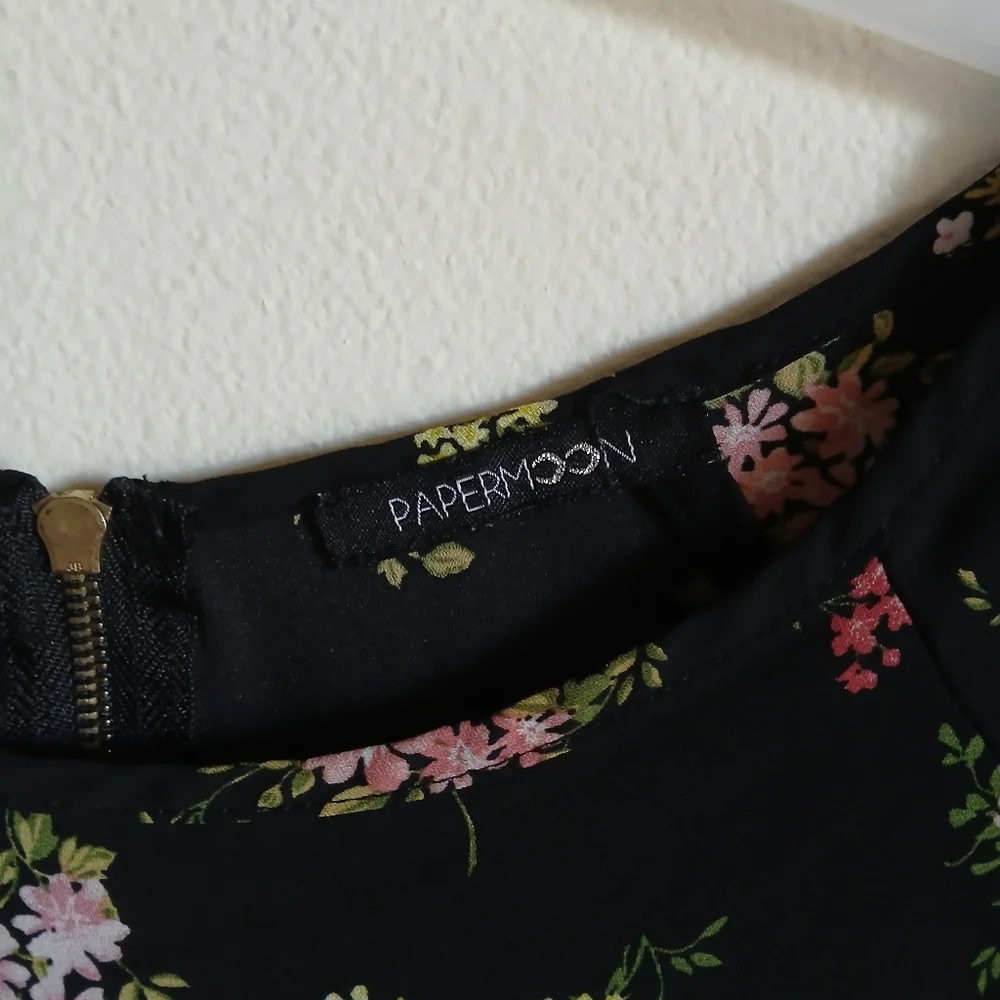 Papermoon Hi-low Floral Blouse Size Medium top - Picture 6 of 9